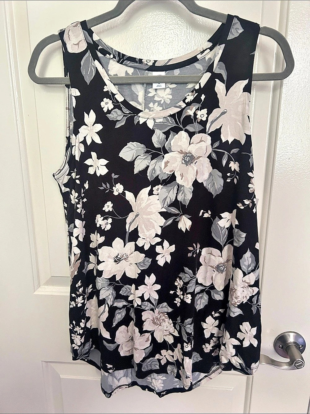Old Navy Luxe Tank Top Floral Black, White & Gray Size Medium